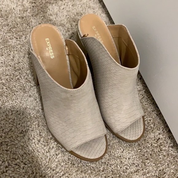 Size 9 - Picture 4 of 5